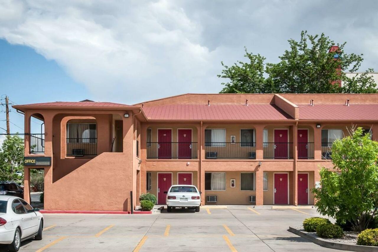 Econo Lodge Midtown Albuquerque Exterior photo