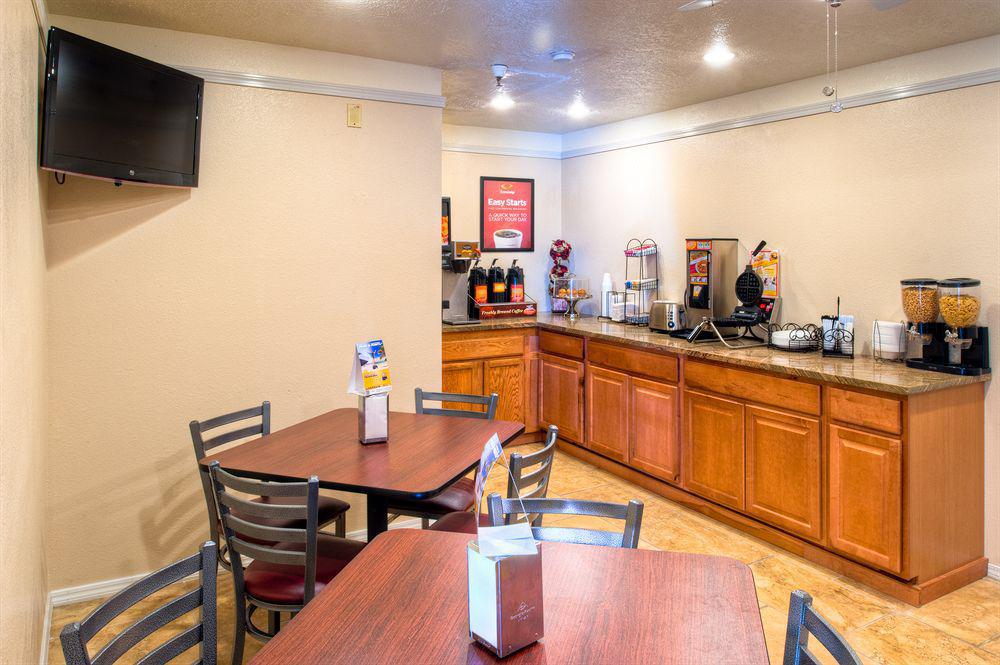 Econo Lodge Midtown Albuquerque Exterior photo